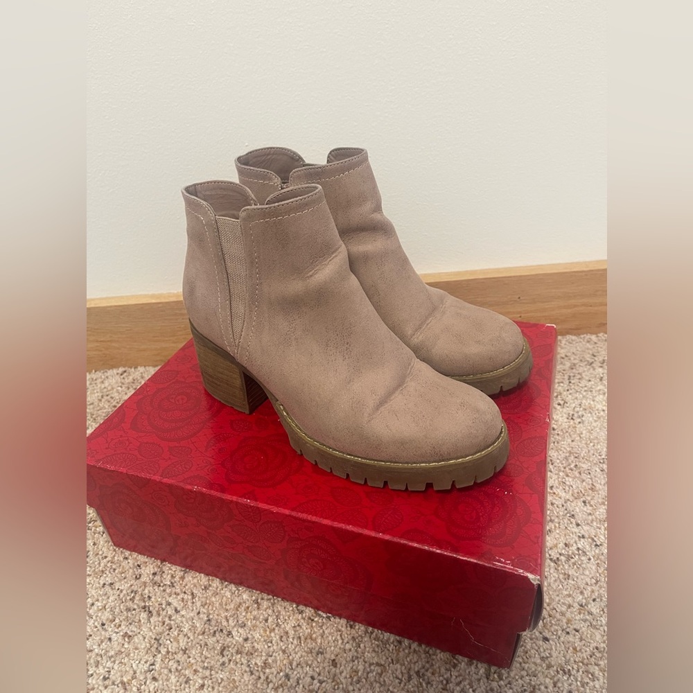 Carlos booties